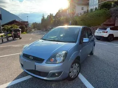 Begagnad Ford Fiesta 75 HK (55 kW) 2007 Blå Halvkombi