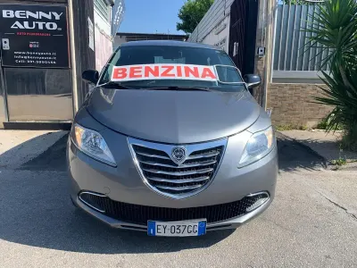 Usata Lancia Ypsilon S 85 CV (62 kW) 2014 Argento Utilitaria