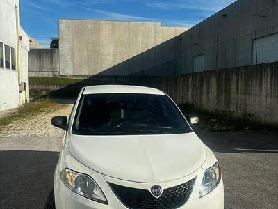Usata Lancia Ypsilon 69 CV (50 kW) 2016 Bianco Utilitaria