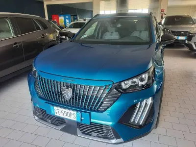 Usata Peugeot 2008 Allure 101 CV (74 kW) 2025 Blu obsession SUV