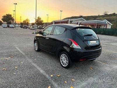 Usata Lancia Ypsilon 69 CV (50 kW) 2015 Nero Utilitaria