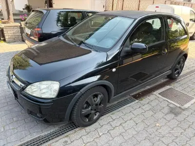 Usata Opel Corsa 69 CV (50 kW) 2004 Nero Utilitaria