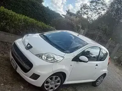 Usata Peugeot 107 68 CV (50 kW) 2010 Utilitaria