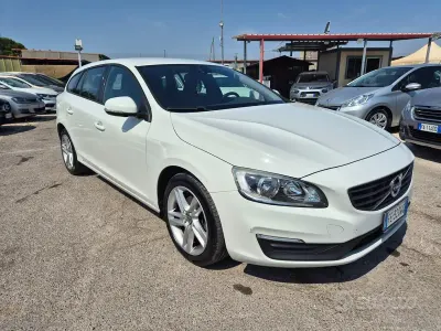 Usata Volvo V60 Business Edition 120 CV (88 kW) 2016 Bianco Station wagon