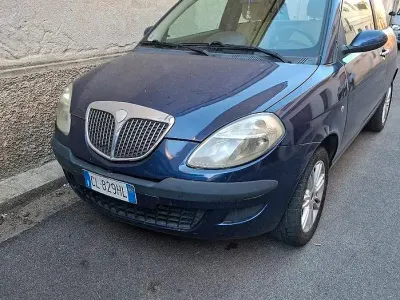 Usata Lancia Ypsilon 60 CV (44 kW) 2004 Blu Utilitaria