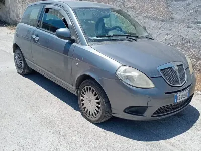 Usata Lancia Ypsilon 75 CV (55 kW) 2011 Grigio Utilitaria