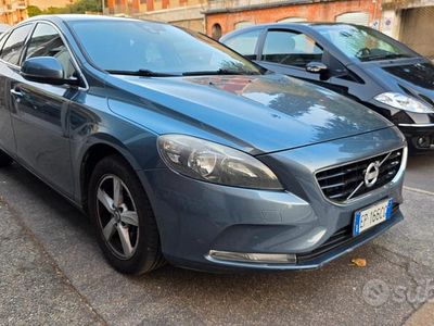Usata Volvo V40 Momentum 150 CV (110 kW) 2013 Blu Berlina