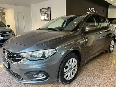 Usata Fiat Tipo Opening Edition 120 CV (88 kW) 2016 Grigio Berlina