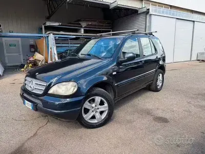 Usata Mercedes ML270 163 CV (119 kW) 1999 Blu SUV