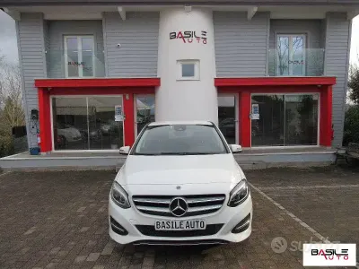 Usata Mercedes B180 Premium 109 CV (80 kW) 2017 Bianco Utilitaria