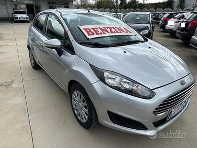 Usata Ford Fiesta 60 CV (44 kW) 2016 Grigio Berlina