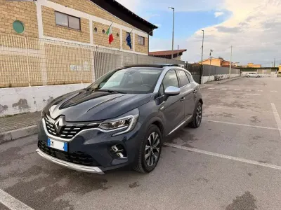 Second-hand Renault Captur Engineered 145 CP (106 kW) 2023 Albastru SUV