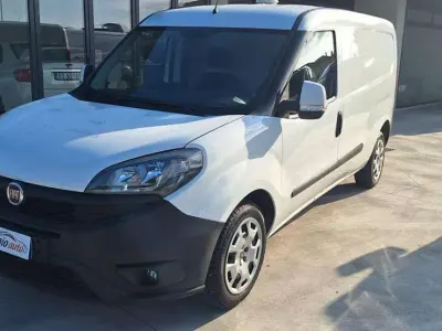 Usata Fiat Doblò 120 CV (88 kW) 2018 Bianco pastello Monovolume