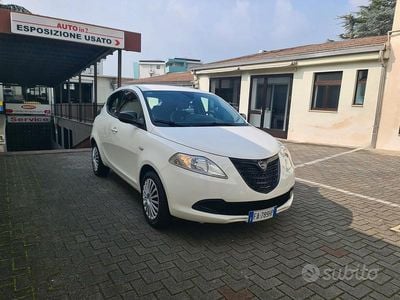 Gebraucht Lancia Ypsilon 69 PS (50 kW) 2015 Weiß Kleinwagen
