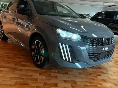Usata Peugeot 208 Allure 101 CV (74 kW) 2025 Selenium Utilitaria
