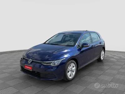 Usata VW Golf VIII Life 110 CV (80 kW) 2023 Bluazzurro Berlina