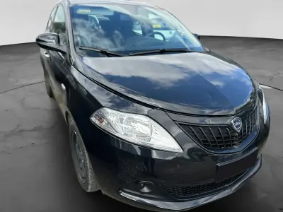 Usata Lancia Ypsilon Silver 70 CV (51 kW) 2023 Nero Utilitaria