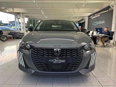 Usata Peugeot 208 Allure 101 CV (74 kW) 2025 Grigio selenium Utilitaria