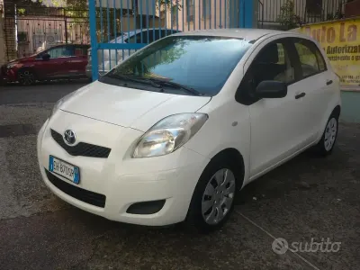 Begagnad Toyota Yaris 69 HK (50 kW) 2011 Vit Halvkombi