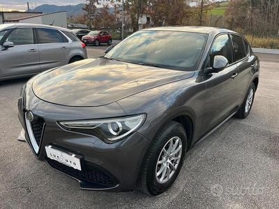 Begagnad Alfa Romeo Stelvio Business 210 HK (154 kW) 2019 Grå SUV