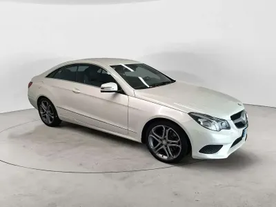 Usata Mercedes E350 252 CV (185 kW) 2013 Bianco Coupé