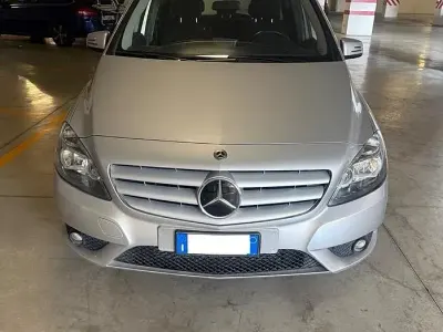 Usata Mercedes B180 109 CV (80 kW) 2015 Grigio Utilitaria