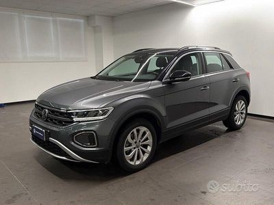 Usata VW T-Roc Life 116 CV (85 kW) 2022 Grigio SUV
