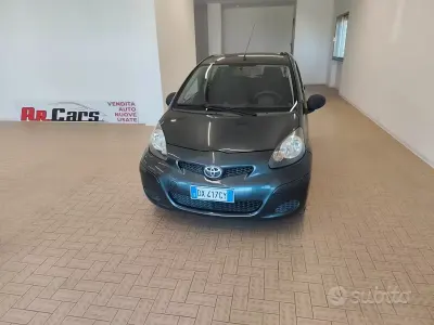 Usata Toyota Aygo 68 CV (50 kW) 2009 Grigio Utilitaria