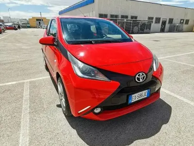 Usata Toyota Aygo Cool 69 CV (50 kW) 2014 Rosso Utilitaria
