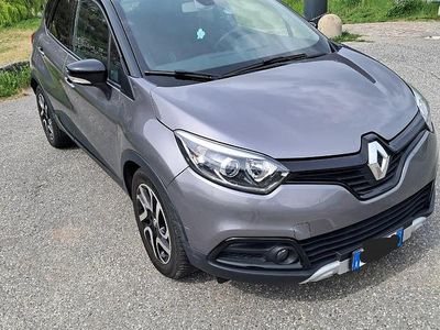 Usata Renault Captur 90 CV (66 kW) 2017 Grigio SUV