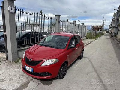 Begagnad Lancia Ypsilon 69 HK (50 kW) 2020 Röd Halvkombi