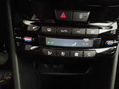 Usata Peugeot 2008 Allure 120 CV (88 kW) 2019 Bianco SUV