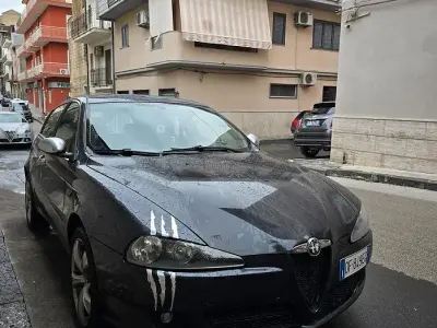 Usado Alfa Romeo 147 120 CV (88 kW) 2007 Gris Utilitario