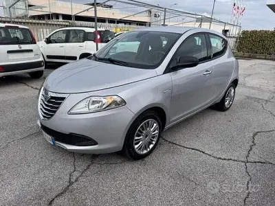 Usata Lancia Ypsilon Silver 69 CV (50 kW) 2013 Grigio Utilitaria