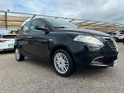 Usata Lancia Ypsilon Silver 69 CV (50 kW) 2017 Nero Utilitaria