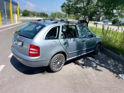 Usata Skoda Fabia 75 CV (55 kW) 2003 Bluazzurro Station wagon