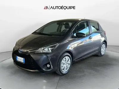 Usata Toyota Yaris Hybrid Active 101 CV (74 kW) 2019 Grigio Berlina