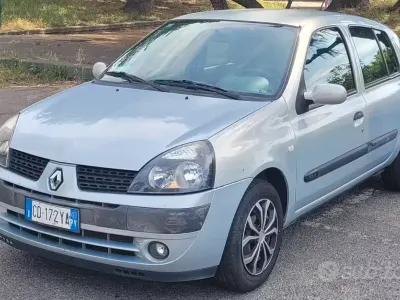 Usata Renault Clio II 75 CV (55 kW) 2003 Grigio Berlina
