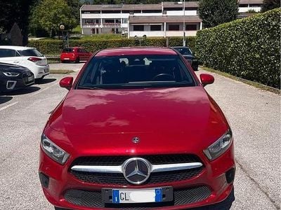 Usata Mercedes A180 109 CV (80 kW) 2020 Rosso Utilitaria