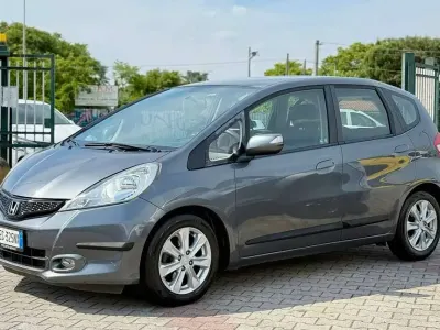 Usata Honda Jazz Executive 99 CV (72 kW) 2011 Grigio Utilitaria