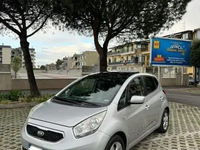 Usata Kia Venga 90 CV (66 kW) 2013 Grigio Utilitaria