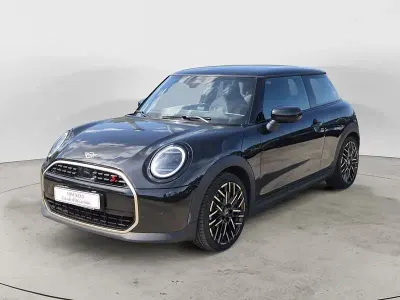 Usata Mini Cooper Favoured 204 CV (150 kW) 2024 Nero Utilitaria