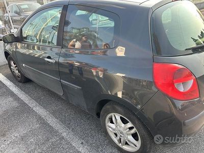 Nero Usata 2005 Renault Clio II Dynamique Utilitaria | 1400 € (Buon prezzo)