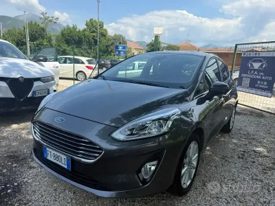 Usata Ford Fiesta 86 CV (63 kW) 2019 Grigio Utilitaria