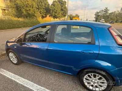 Usata Fiat Punto Evo 95 CV (69 kW) 2011 Blu Utilitaria