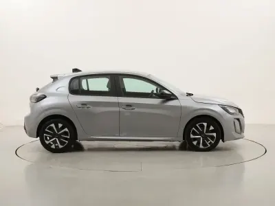 Usata Peugeot 208 Active+ 101 CV (74 kW) 2024 Grigiogrigio Utilitaria