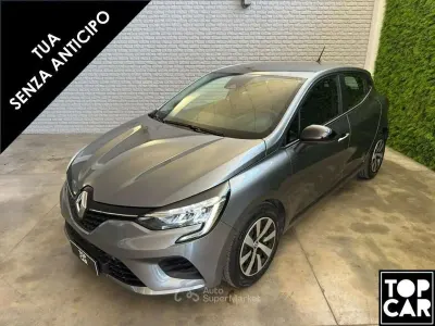 Begagnad Renault Clio V Equilibre 101 HK (74 kW) 2023 Grå Sedan