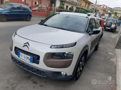 Usata Citroën C4 Cactus Shine 99 CV (72 kW) 2016 Bianco Utilitaria