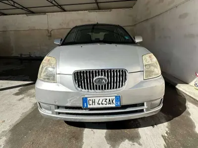 Usata Kia Picanto Light 65 CV (47 kW) 2004 Argento Utilitaria