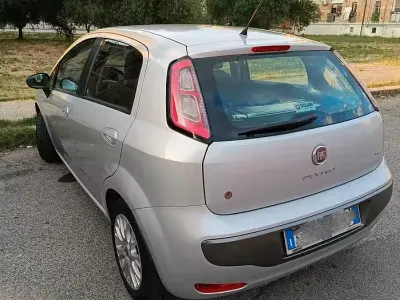 Usata Fiat Grande Punto 69 CV (50 kW) 2011 Grigio Utilitaria
